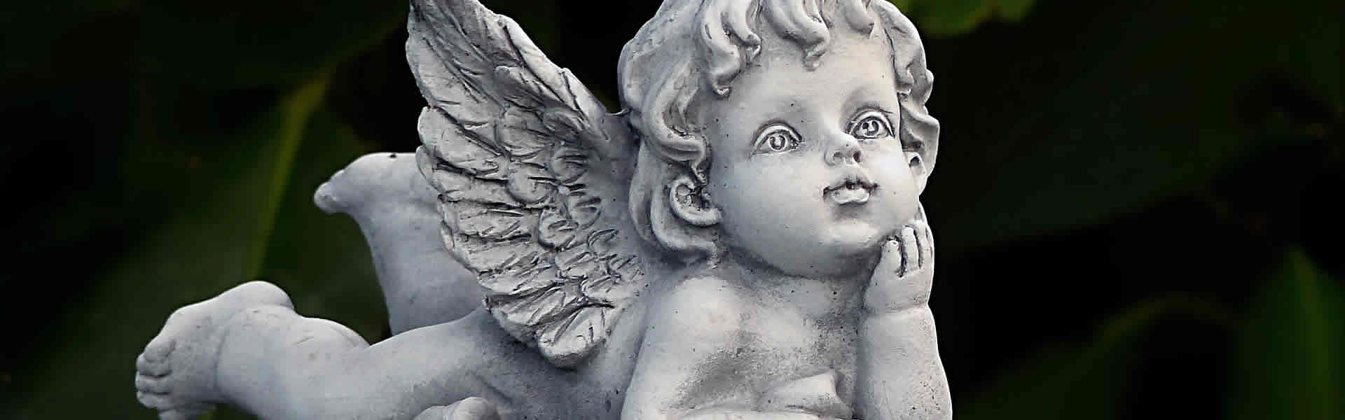 Statua funebre di un angelo per cimitero
